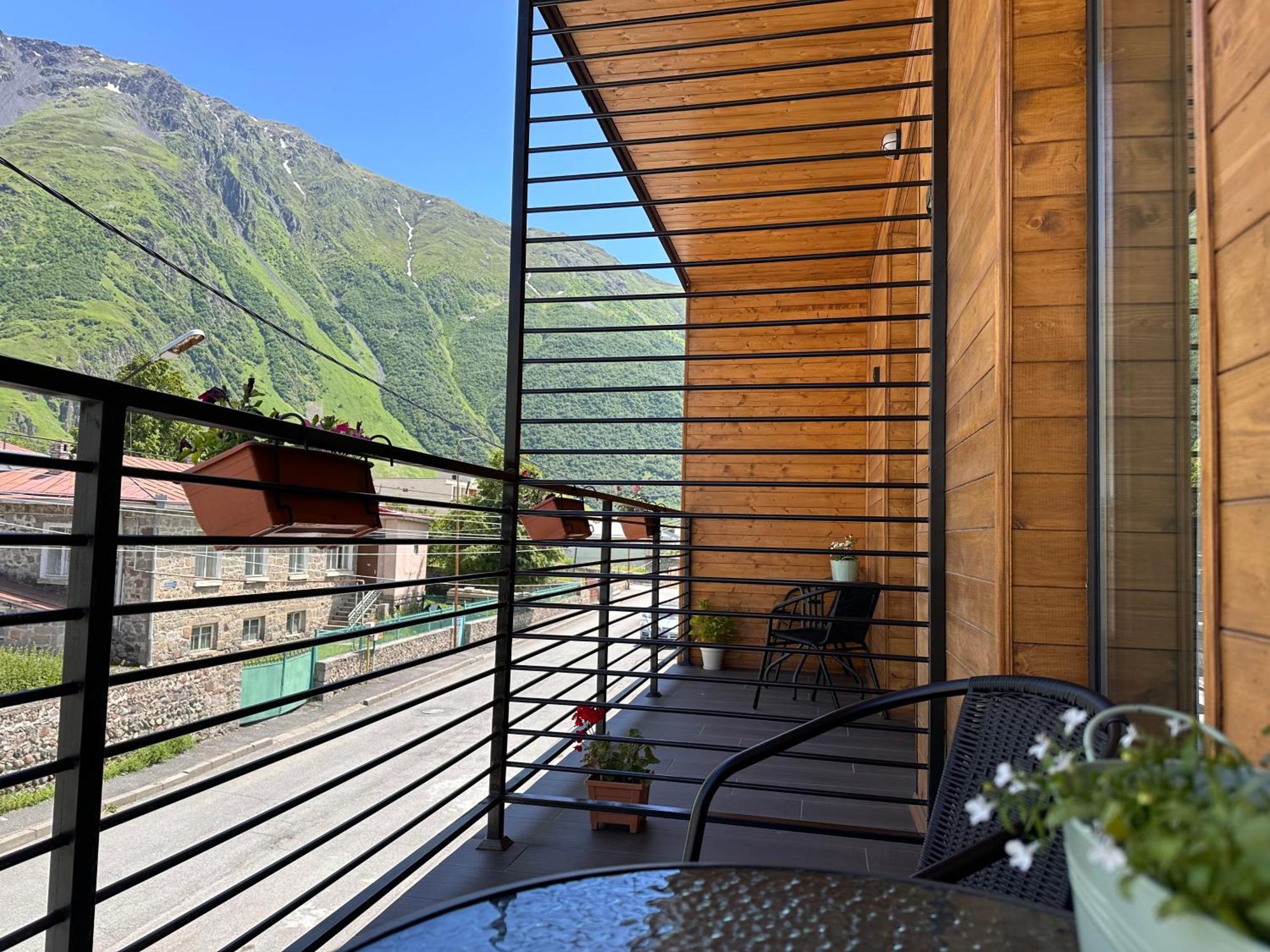 Hotel Mountime Kazbegi Eksteriør billede