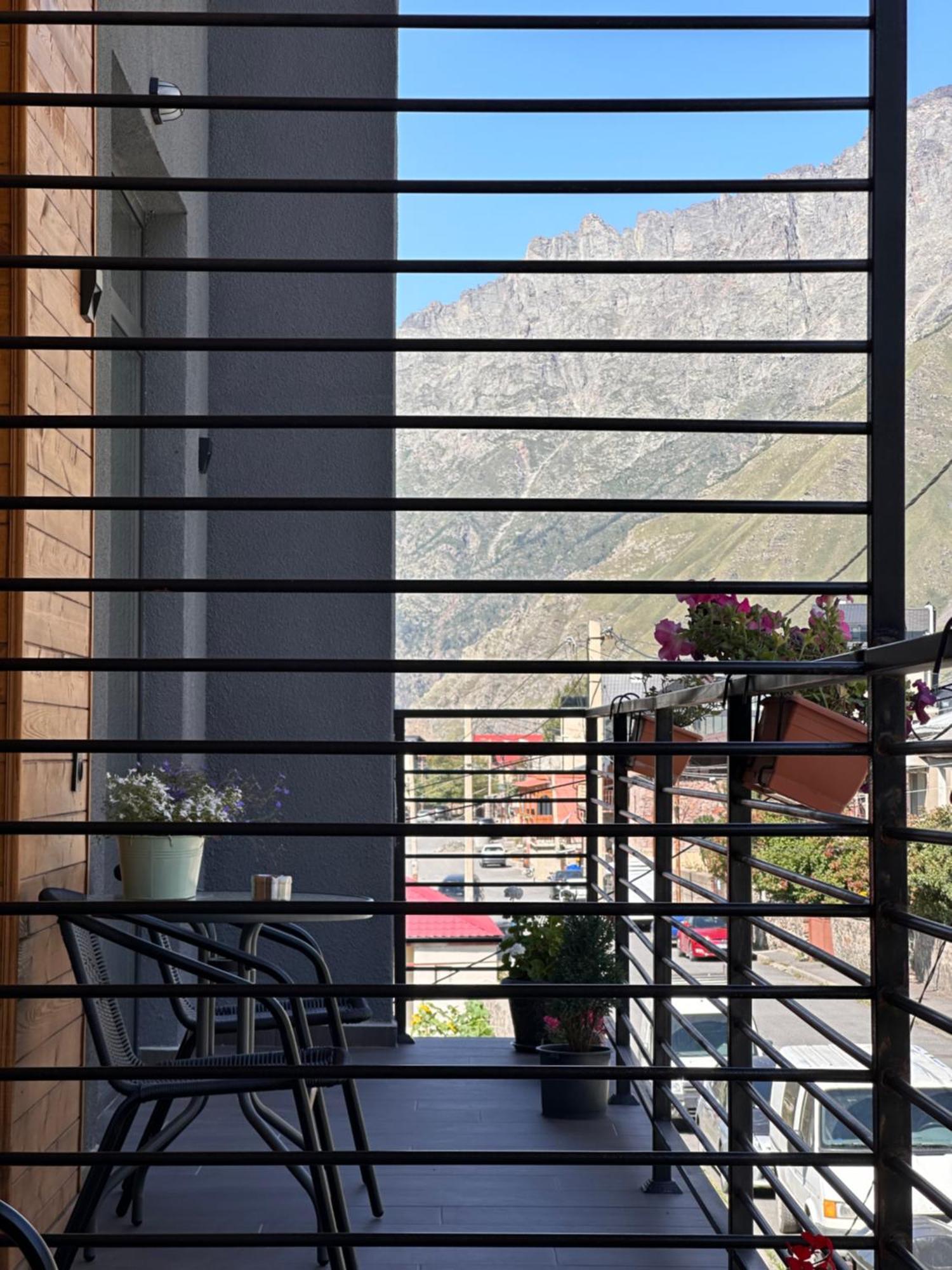 Hotel Mountime Kazbegi Eksteriør billede
