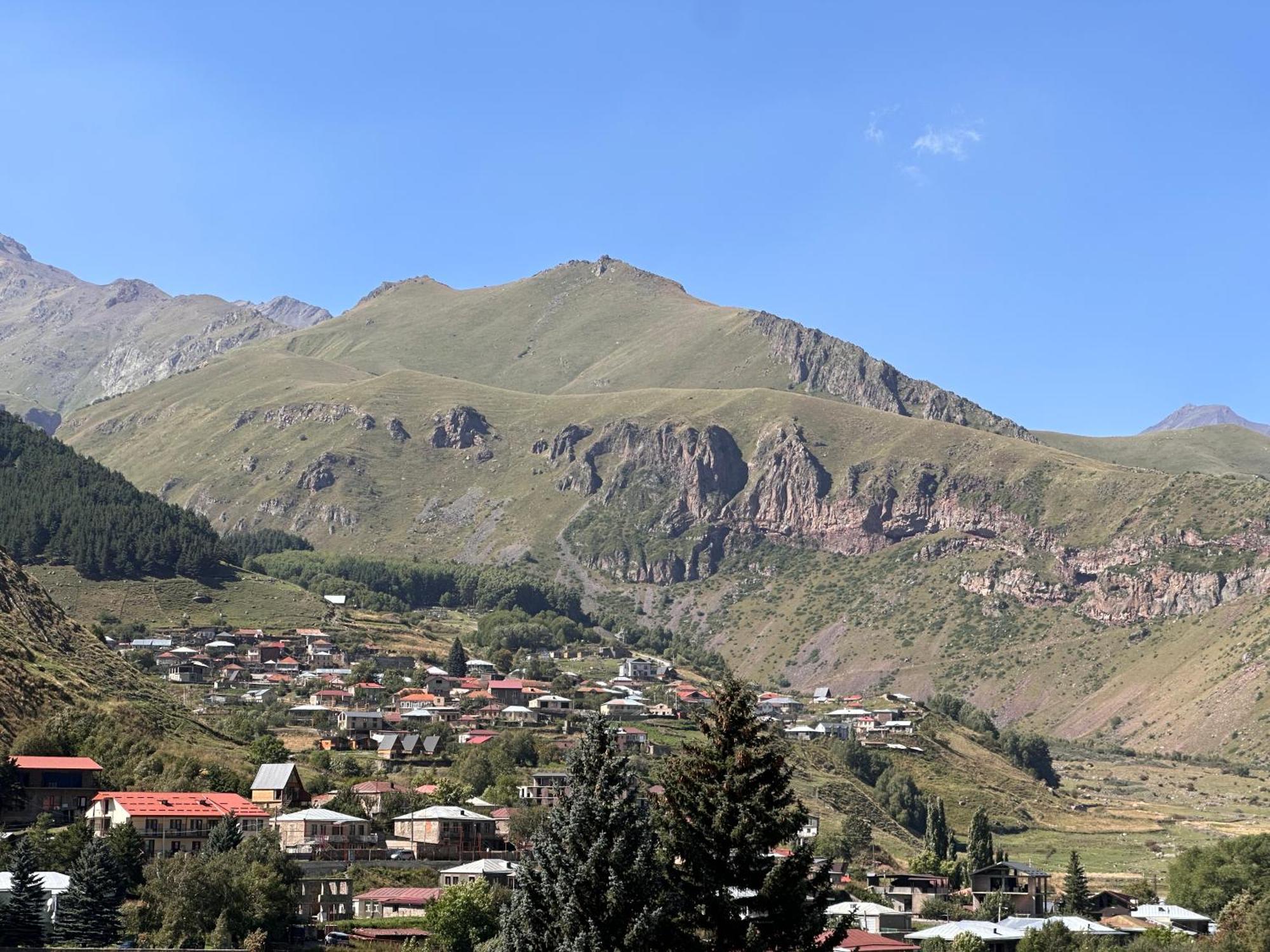 Hotel Mountime Kazbegi Eksteriør billede